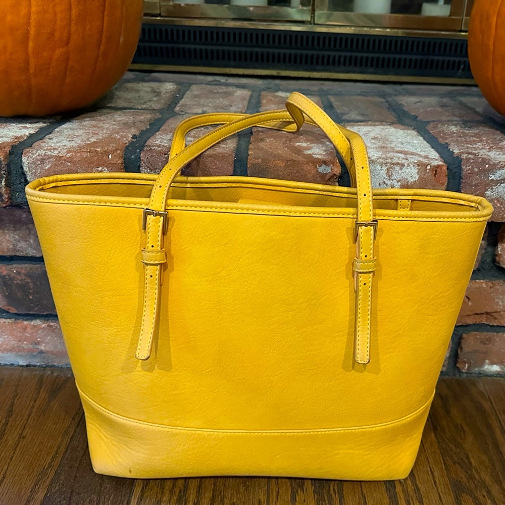 Golden yellow, Spring tote.  … URBAN EXPRESSIONS Shoulder Bag / Tote EUC 👛🌼